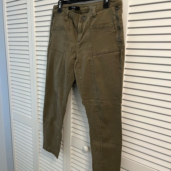 SIMPLY VERA VERA WANG DENIM DISTRESSED OLIVE ANKLE EUC - Picture 2 of 3